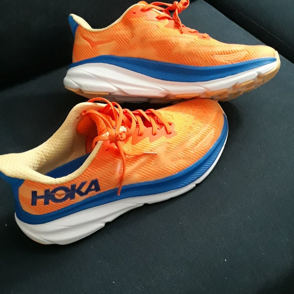 NEW HOKA CLIFTON 9 mens side US 10.5